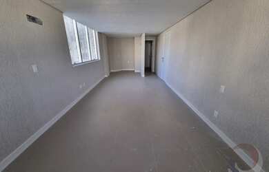 Imagem: O studio possui 1 Dormitório, 1 Banheiro, 1 Vaga na garagem