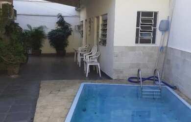 Imagem: A casa possui 3 Dormitórios, 3 Banheiros, 2 Vagas na garagem