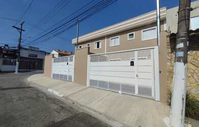 Imagem: A casa possui 2 Dormitórios, 1 Banheiro, 2 Vagas na garagem