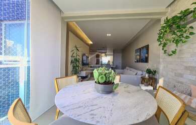 Imagem: O apartamento possui 3 Dormitórios, 4 Banheiros, 2 Vagas na