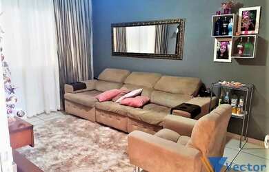 Imagem: A casa possui 2 Dormitórios, 2 Banheiros, 2 Vagas na garagem