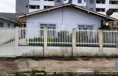 Imagem: A casa possui 2 Dormitórios, 1 Banheiro, 4 Vagas na garagem