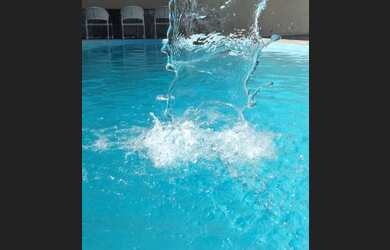 Imagem: A casa possui 4 Dormitórios, 3 Banheiros, 4 Vagas na garagem