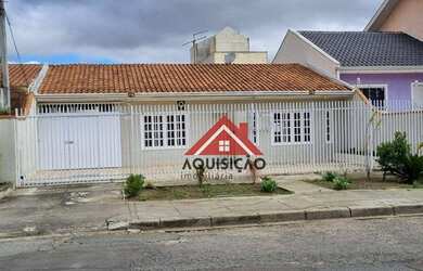 Imagem: A casa possui 4 Dormitórios, 2 Banheiros, 5 Vagas na garagem