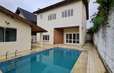 Imagem: A casa em condomínio possui 4 Dormitórios, 2 Banheiros, 4