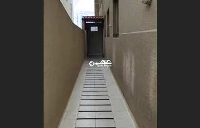 Imagem: O apartamento possui 3 Dormitórios, 1 Banheiro, 1 Vaga na garagem