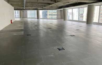 Imagem: O depósito possui 5 Vagas na garagem, 1.987m² de Área e