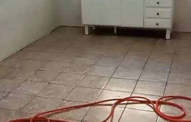 Imagem: A casa possui 2 Dormitórios, 2 Banheiros, 2 Vagas na garagem