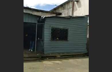 Imagem: A casa possui 1 Dormitório, 1 Banheiro, 1 Vaga na garagem e