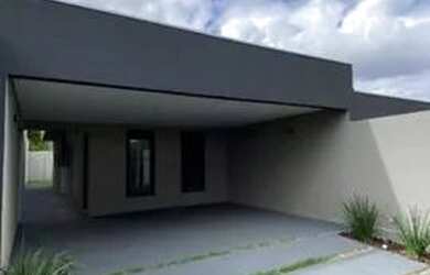 Imagem: A casa possui 2 Dormitórios, 1 Banheiro, 2 Vagas na garagem