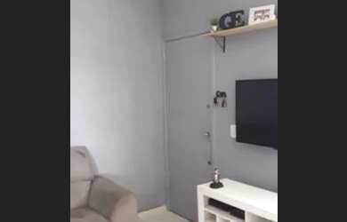 Imagem: O apartamento possui 2 Dormitórios, 1 Banheiro, 1 Vaga na garagem