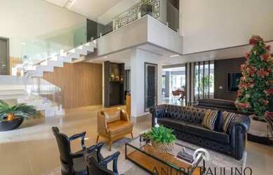 Imagem: A casa em condomínio possui 5 Dormitórios, 4 Banheiros, 483m²