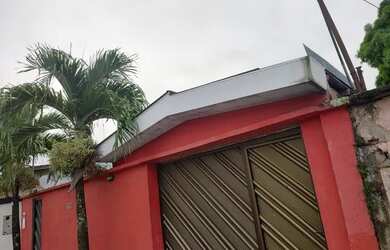 Imagem: A casa possui 3 Dormitórios, 2 Banheiros e está localizado