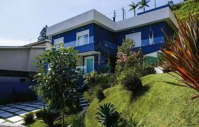 Imagem: A casa possui 4 Dormitórios, 5 Banheiros, 5 Vagas na garagem