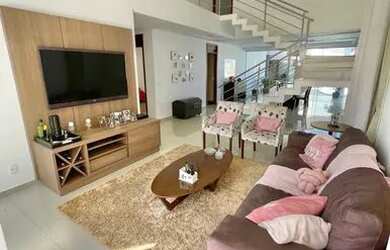 Imagem: A casa em condomínio possui 3 Dormitórios, 3 Banheiros, 2