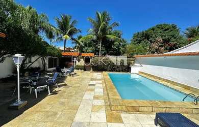 Imagem: A casa em condomínio possui 4 Dormitórios, 5 Banheiros, 3