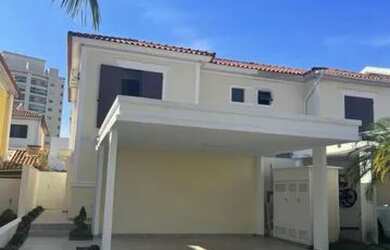 Imagem: A casa em condomínio possui 3 Dormitórios, 3 Banheiros, 2