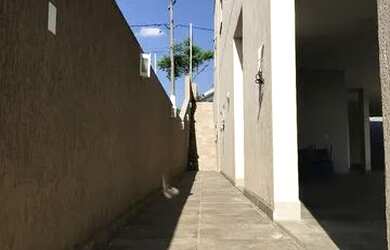 Imagem: A casa em condomínio possui 5 Dormitórios, 3 Banheiros, 5