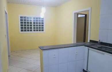 Imagem: A casa possui 2 Dormitórios, 1 Banheiro, 1 Vaga na garagem