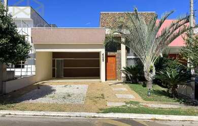 Imagem: A casa em condomínio possui 3 Dormitórios, 3 Banheiros, 4