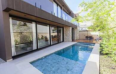 Imagem: A casa em condomínio possui 4 Dormitórios, 5 Banheiros, 5