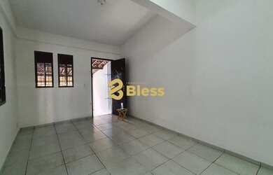 Imagem: A casa possui 2 Dormitórios, 1 Banheiro, 3 Vagas na garagem