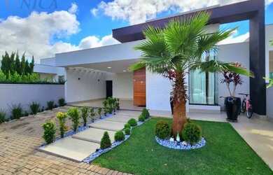 Imagem: A casa possui 2 Dormitórios, 1 Banheiro, 4 Vagas na garagem