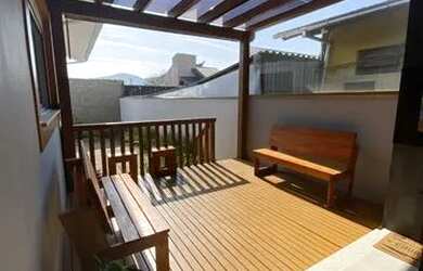 Imagem: A casa possui 3 Dormitórios, 2 Banheiros, 2 Vagas na garagem