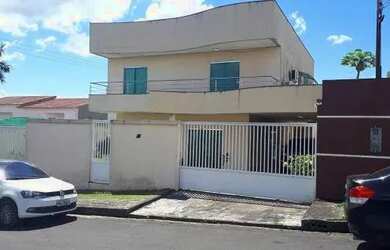 Imagem: A casa em condomínio possui 4 Dormitórios, 2 Banheiros, 5