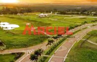 Imagem: A casa em condomínio possui 4 Dormitórios, 1 Banheiro, 4 Vagas