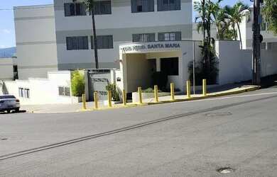 Imagem: O apartamento possui 2 Dormitórios, 1 Banheiro, 1 Vaga na garagem