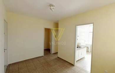 Imagem: O apartamento possui 2 Dormitórios, 1 Banheiro, 1 Vaga na garagem