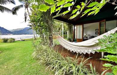 Imagem 1: Linda casa pé na areia em cond. com vaga de barco e praia privativa