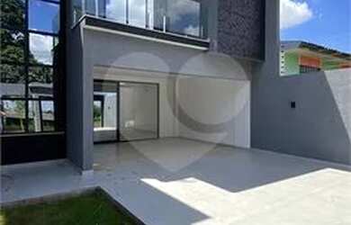 Imagem: A casa possui 3 Dormitórios, 4 Banheiros, 2 Vagas na garagem