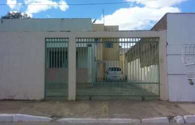 Imagem: A casa possui 2 Dormitórios e está localizado em Setor Leste