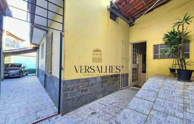 Imagem: A casa possui 5 Dormitórios, 2 Banheiros, 2 Vagas na garagem