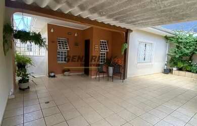 Imagem: A casa possui 2 Dormitórios, 3 Banheiros, 2 Vagas na garagem