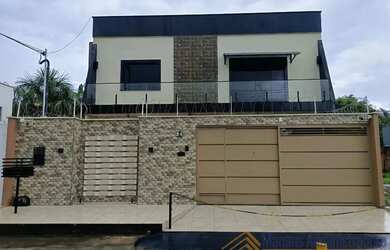 Imagem: A casa possui 3 Dormitórios, 4 Banheiros, 2 Vagas na garagem