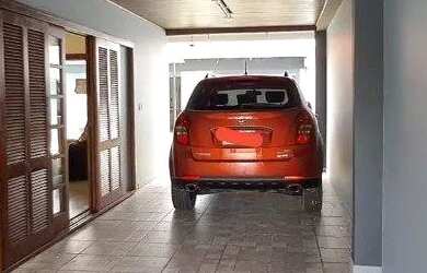 Imagem 7: Casa com 04 dormitórios, 06 vagas de garagem, edícula, no Bairro Jd....