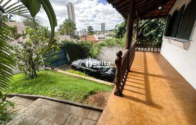 Imagem 2: Casa estilo sobrado com 5 quartos sendo 1 suíte disponível para locação...