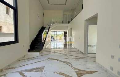 Imagem: A casa em condomínio possui 4 Dormitórios, 5 Banheiros, 2