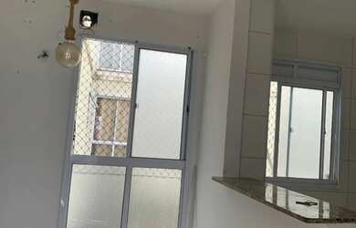 Imagem: O apartamento possui 2 Dormitórios, 1 Banheiro, 1 Vaga na garagem