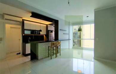 Imagem: O apartamento possui 1 Dormitório, 1 Banheiro, 1 Vaga na garagem