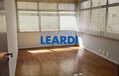 Imagem: O depósito possui 2 Vagas na garagem, 79m² de Área e está