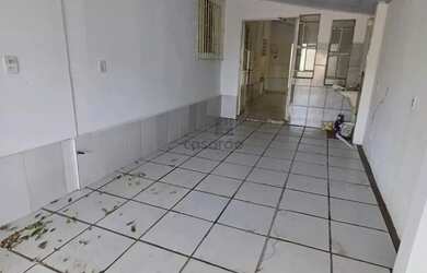 Imagem: A casa possui 2 Dormitórios, 1 Banheiro, 3 Vagas na garagem