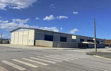 Imagem: O depósito possui 5 Vagas na garagem, 1.488m² de Área e