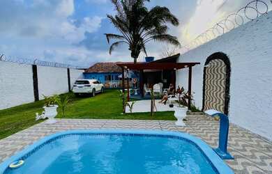 Imagem: A casa possui 2 Dormitórios, Acomodam 12 pessoas, 5 Vagas na