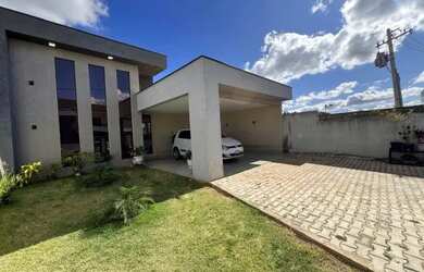 Imagem: A casa em condomínio possui 4 Dormitórios, 5 Banheiros, 3