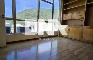 Imagem: O depósito possui 1 Vaga na garagem, 64m² de Área e está