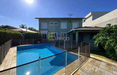 Imagem: A casa em condomínio possui 4 Dormitórios, 5 Banheiros, 4